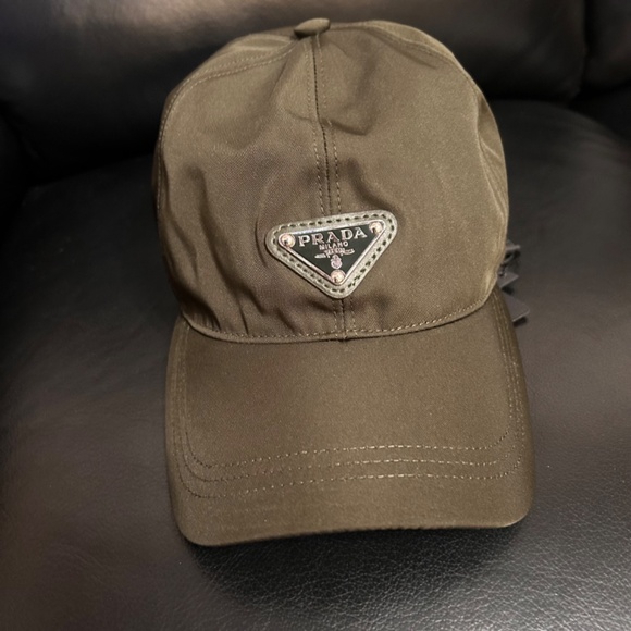 NEW PRADA GREEN RE-NYLON BASEBALL CAP UNISEX ONE SIZE - Picture 2 of 5